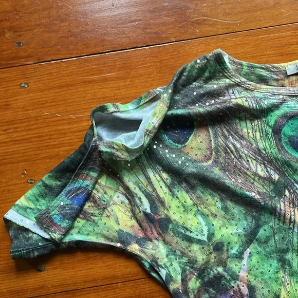 Jess & Jane- Peacock Feather Print Sequined Top - Picture 4 of 9